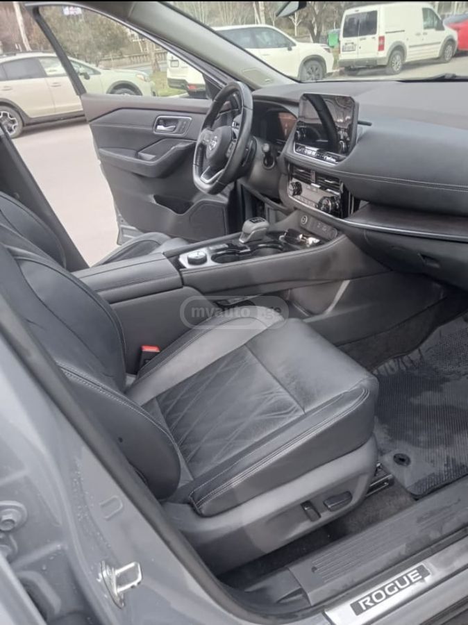 Nissan Platinum 4dr All-Wheel Drive C — миниатюра 8