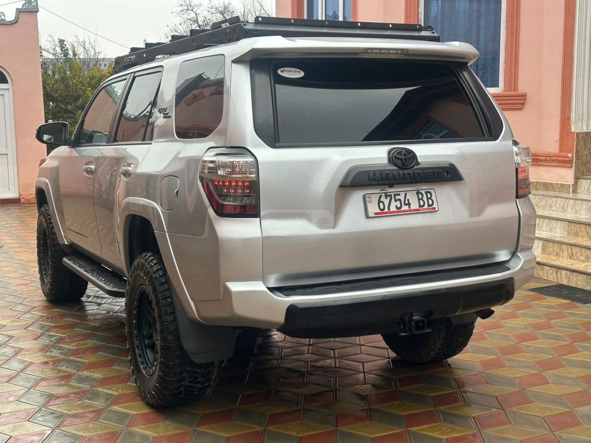 Toyota 4 Runner - фото 2