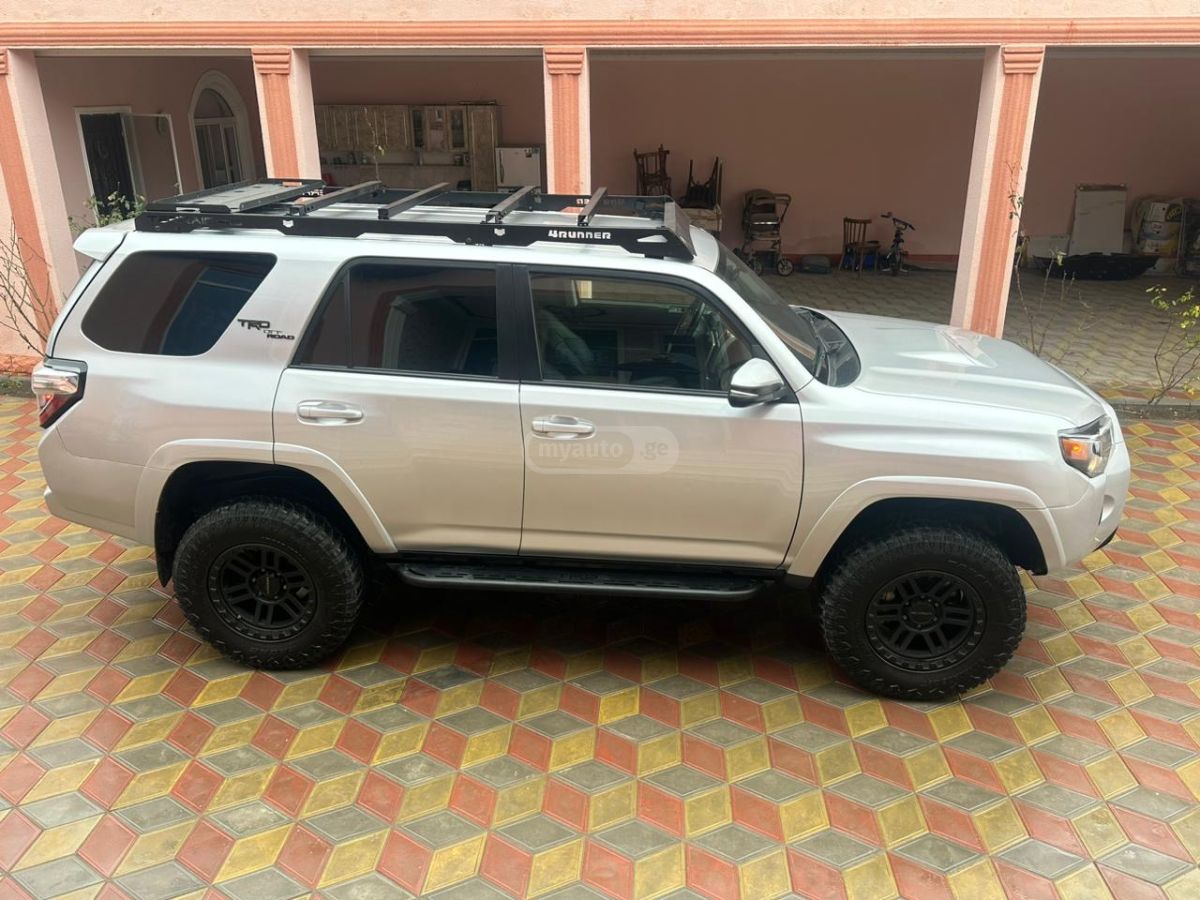 Toyota 4 Runner - фото 4
