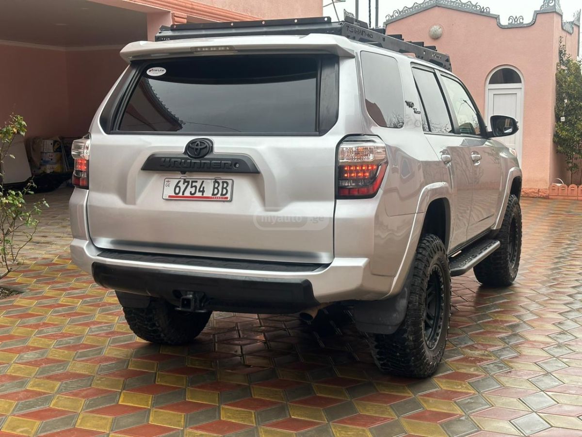 Toyota 4 Runner - фото 5
