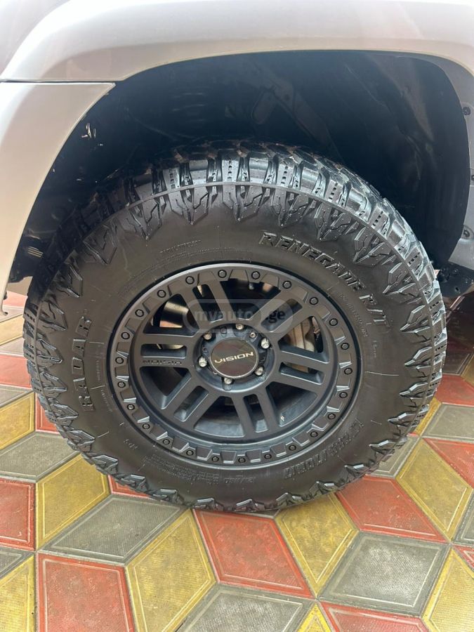 Toyota 4 Runner - фото 8