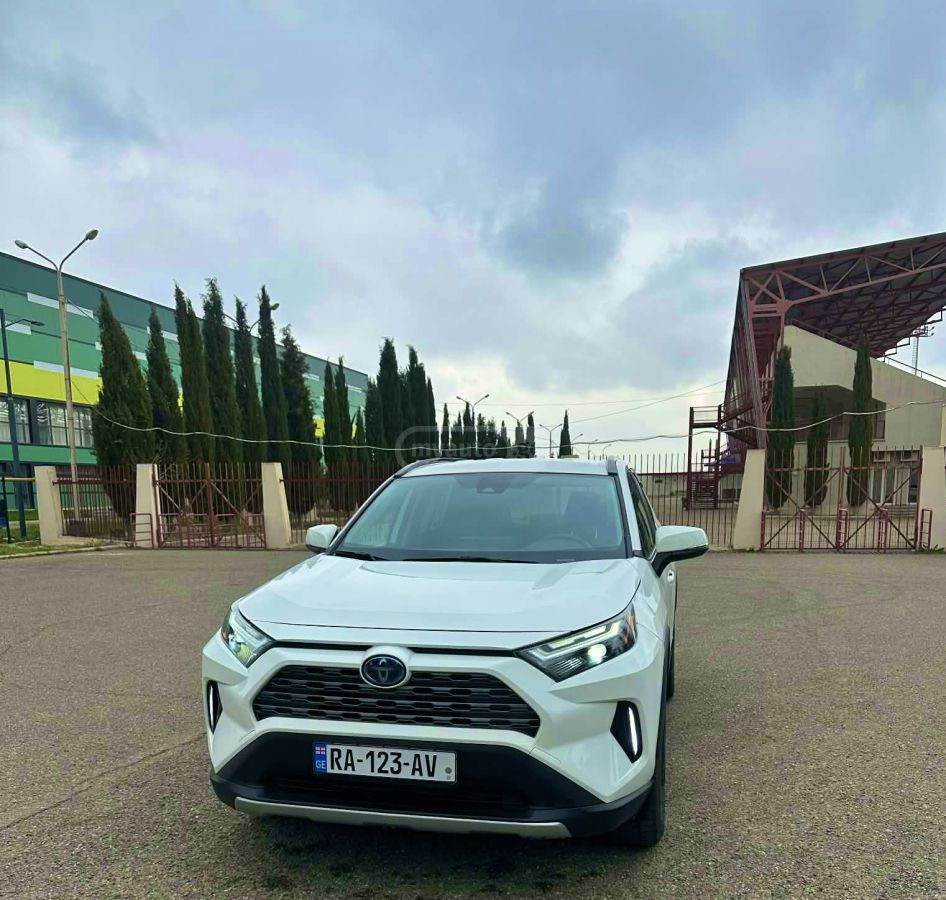 Toyota RAV 4 - фото 1