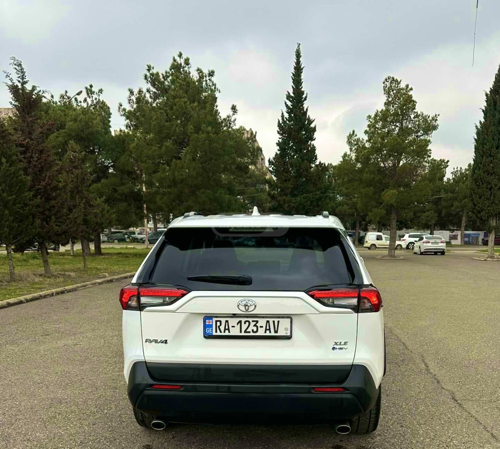Toyota RAV 4 - фото 2