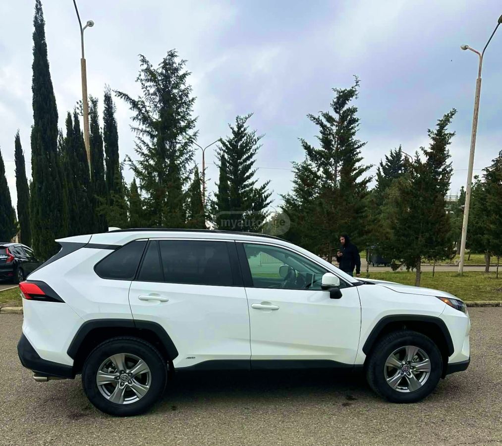 Toyota RAV 4 - фото 4