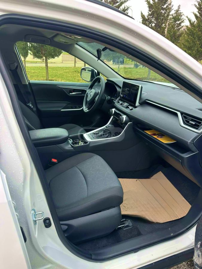 Toyota RAV 4 - фото 6