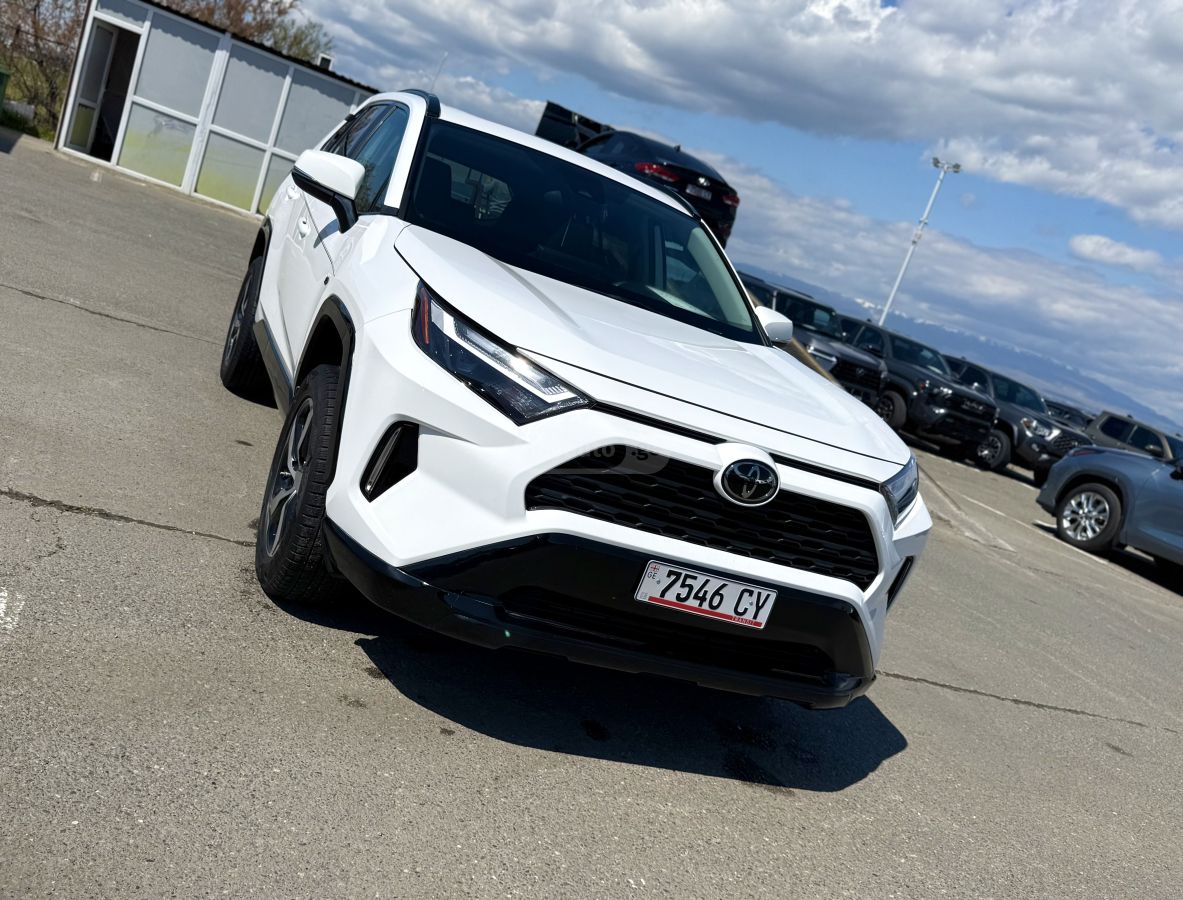 Toyota RAV 4 - фото 1