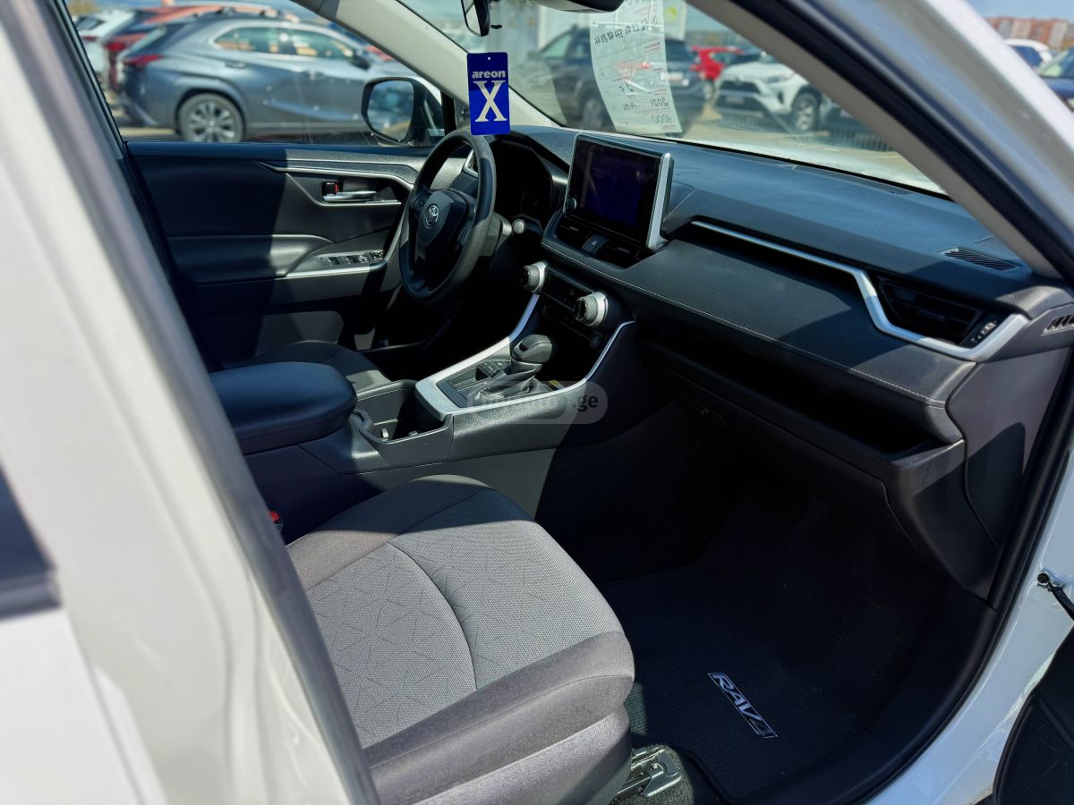 Toyota RAV 4 - фото 7