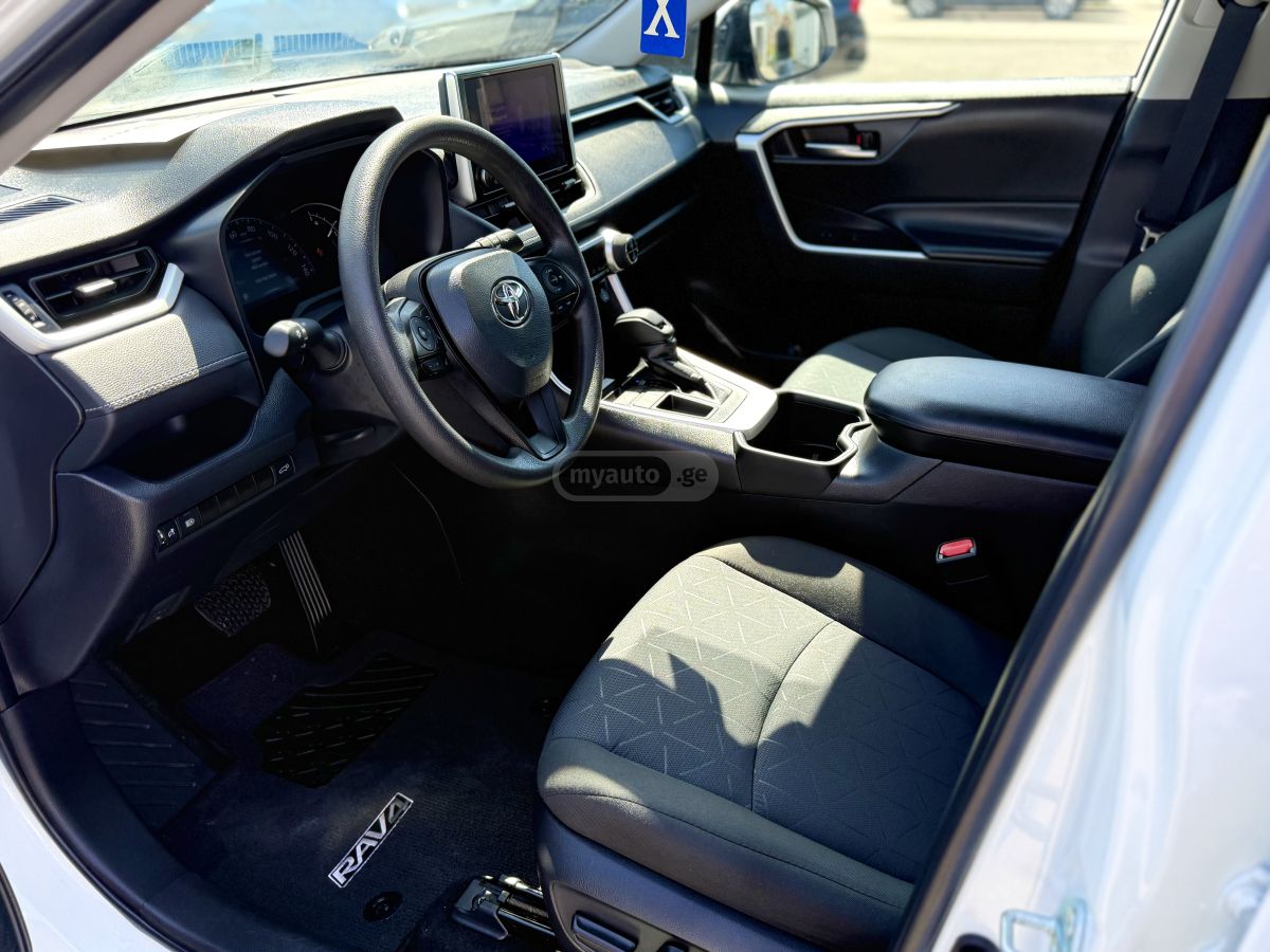 Toyota RAV 4 - фото 8