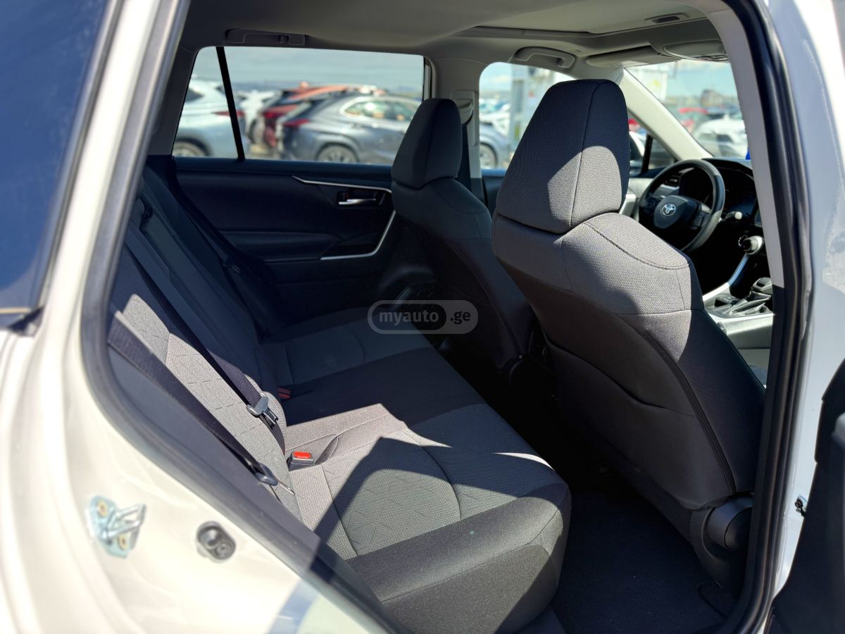 Toyota RAV 4 - фото 9