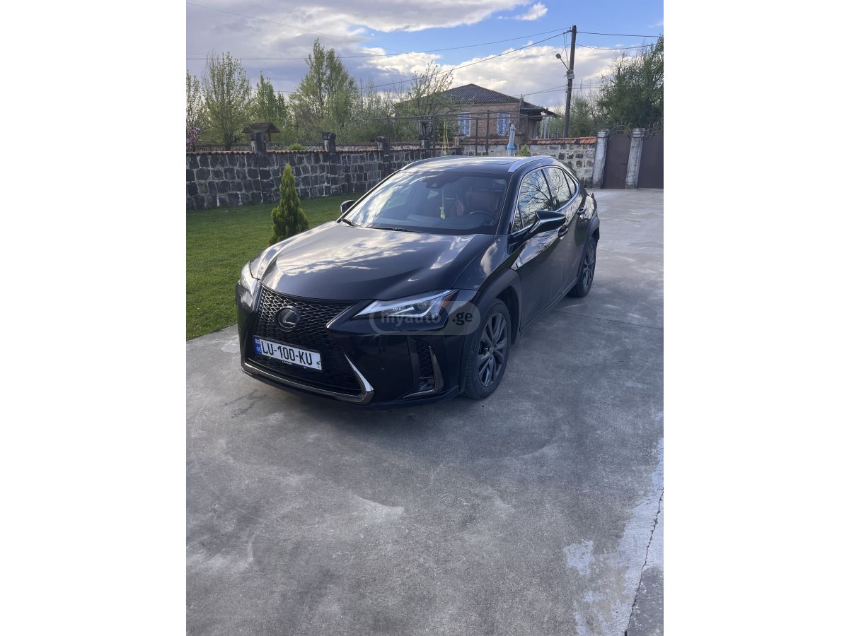 Lexus UX 200 - фото 1