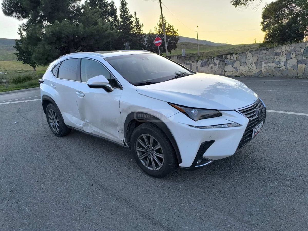 Lexus NX 300 - фото 3