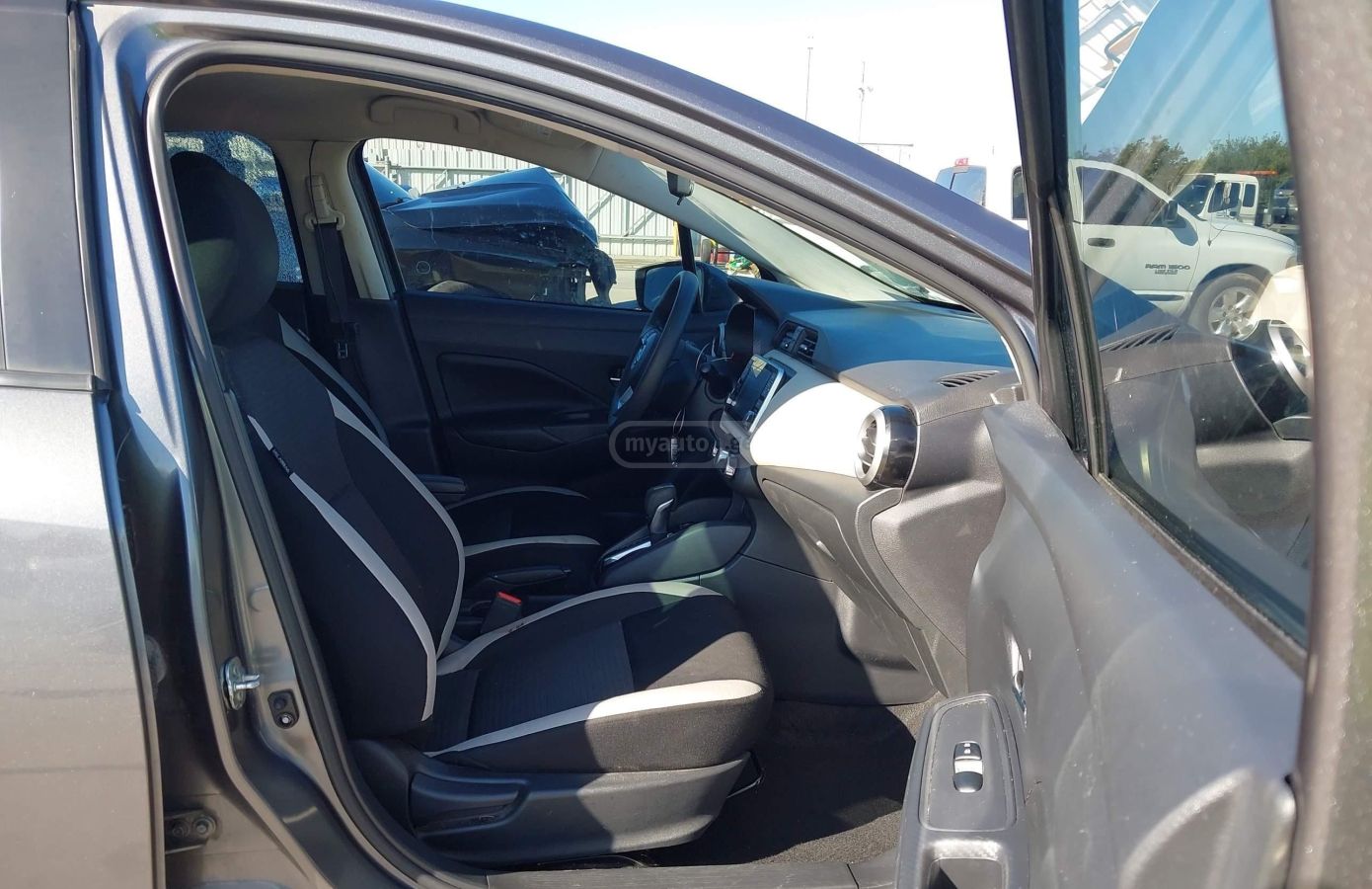 Nissan Versa 1.6 SR 4dr Sedan CVT 2020 — миниатюра 5