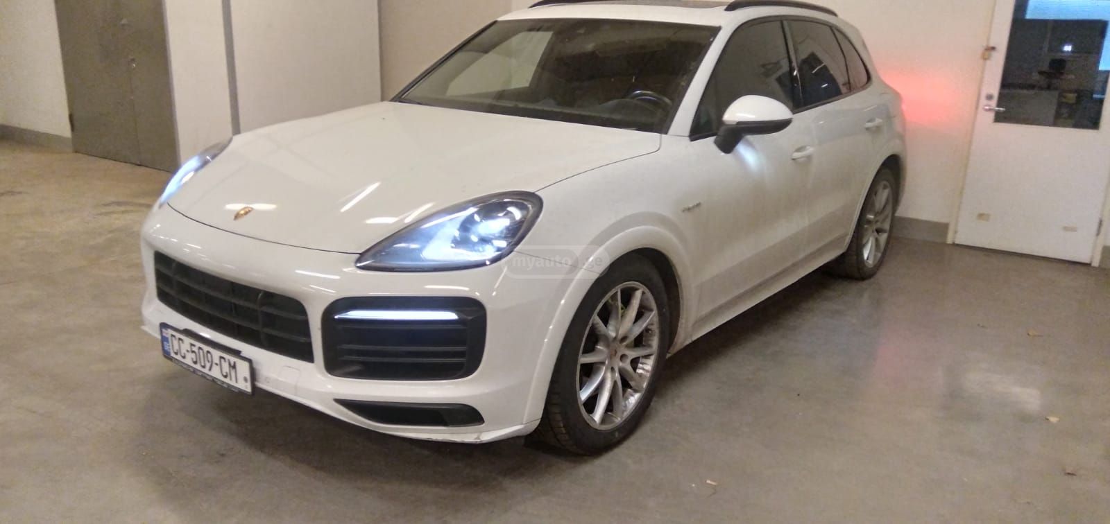 Porsche Cayenne - фото 1