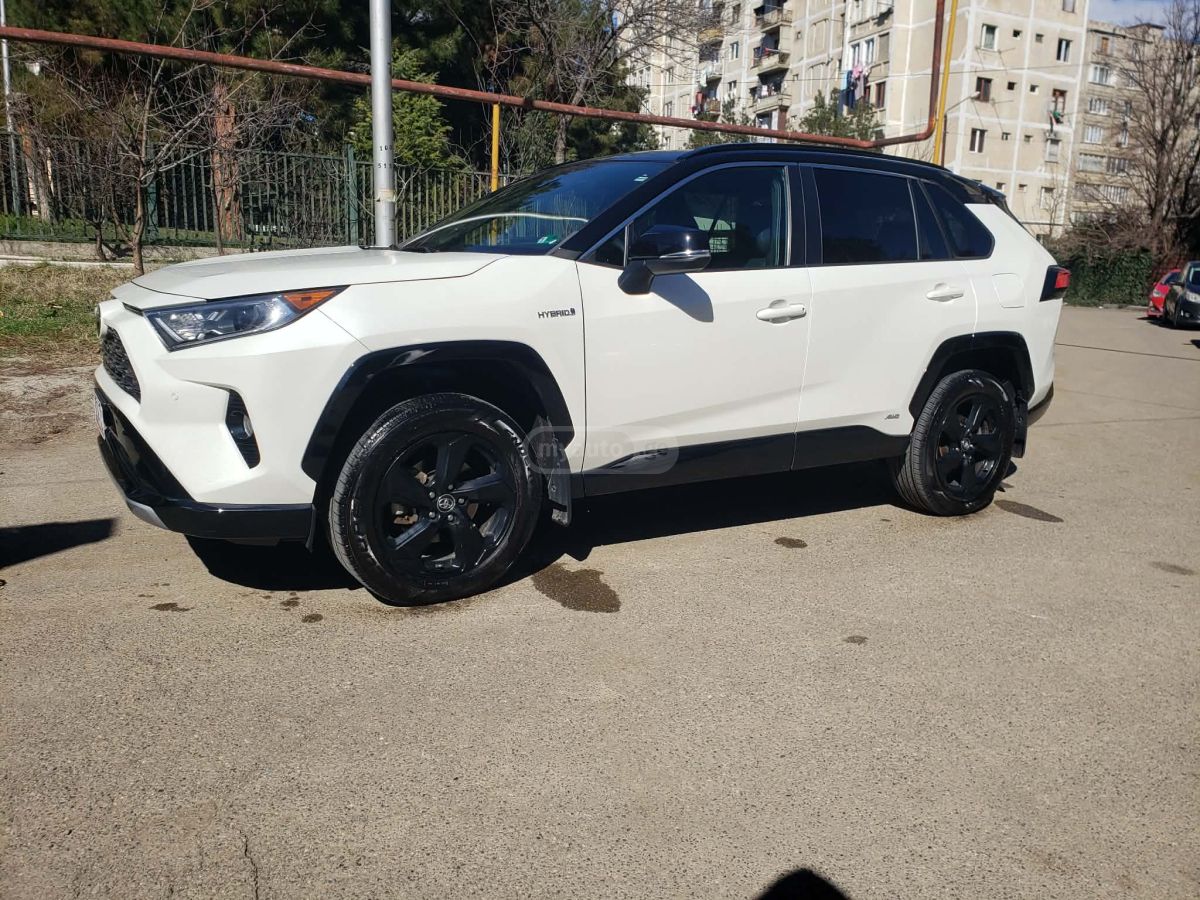 Toyota XSE 4dr All-Wheel Drive CVT — миниатюра 1