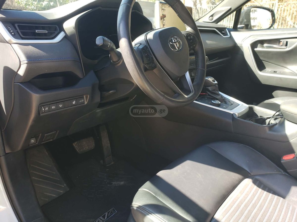 Toyota XSE 4dr All-Wheel Drive CVT — миниатюра 10