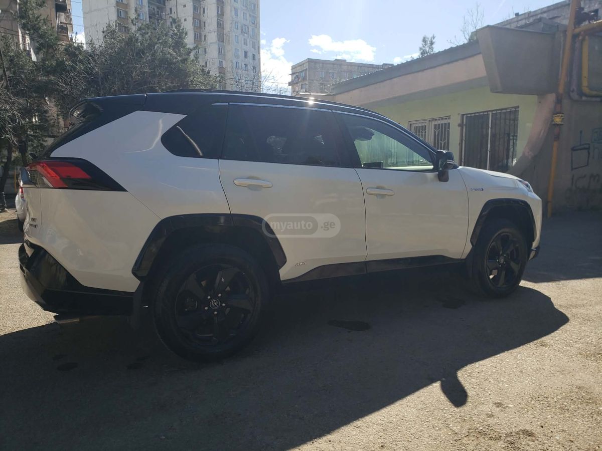 Toyota XSE 4dr All-Wheel Drive CVT — миниатюра 13