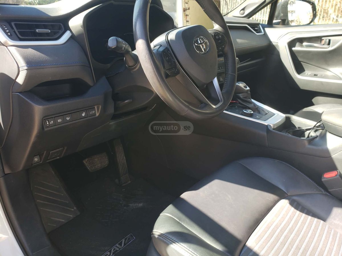 Toyota XSE 4dr All-Wheel Drive CVT — миниатюра 5