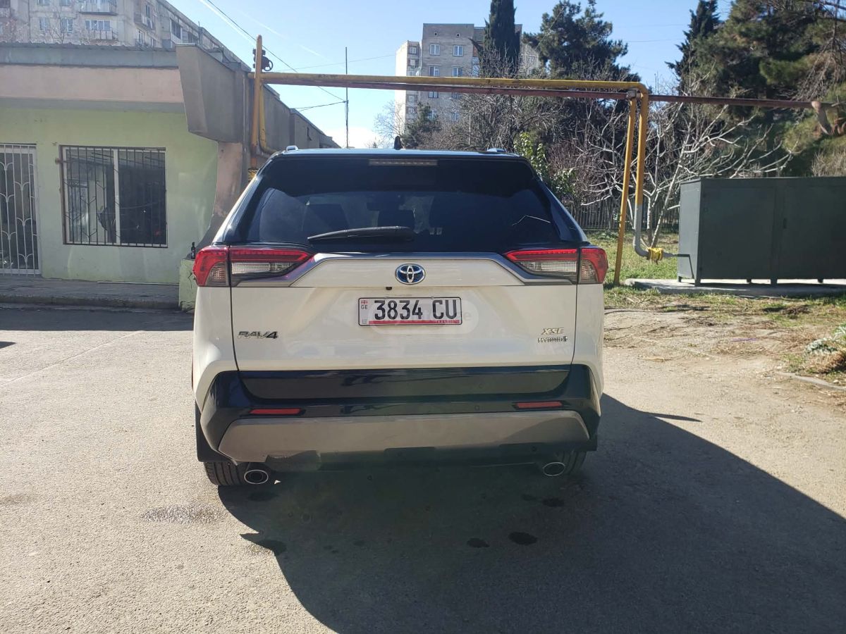 Toyota XSE 4dr All-Wheel Drive CVT — миниатюра 6