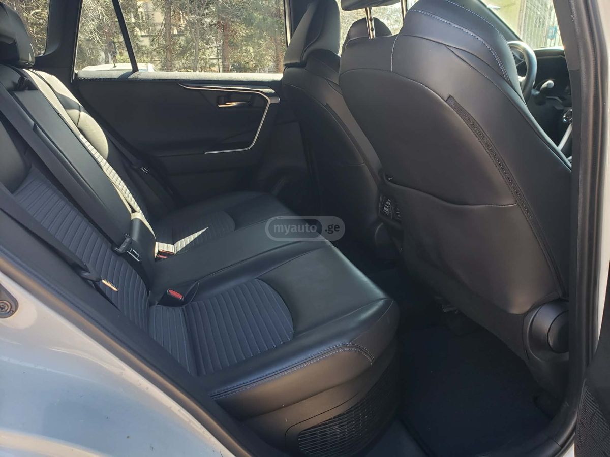 Toyota XSE 4dr All-Wheel Drive CVT — миниатюра 9