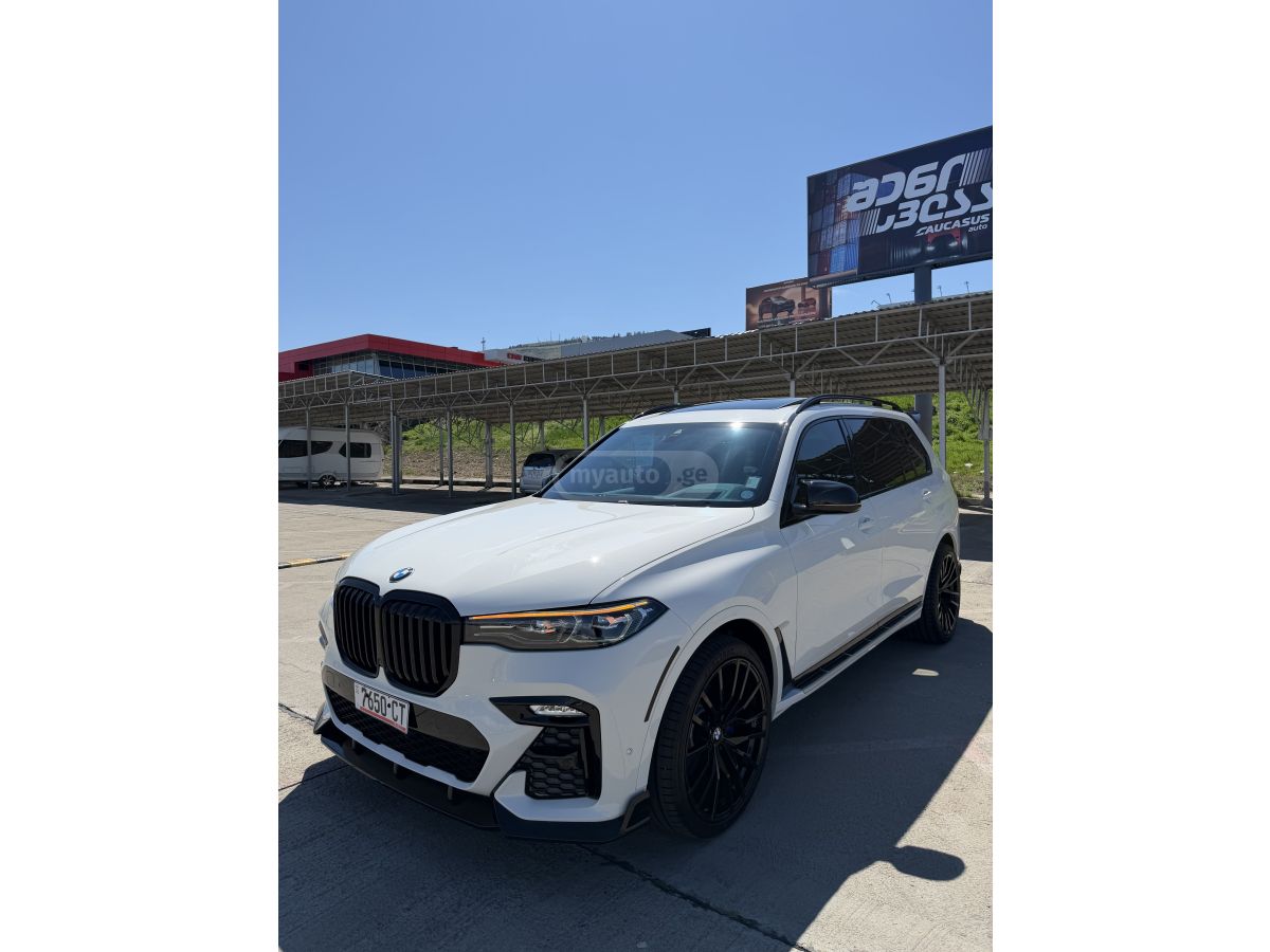 BMW X7 - фото 1