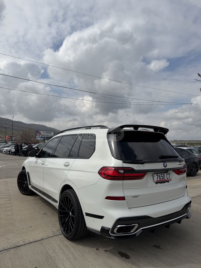 BMW xDrive40i 4dr All-Wheel Drive — миниатюра 4