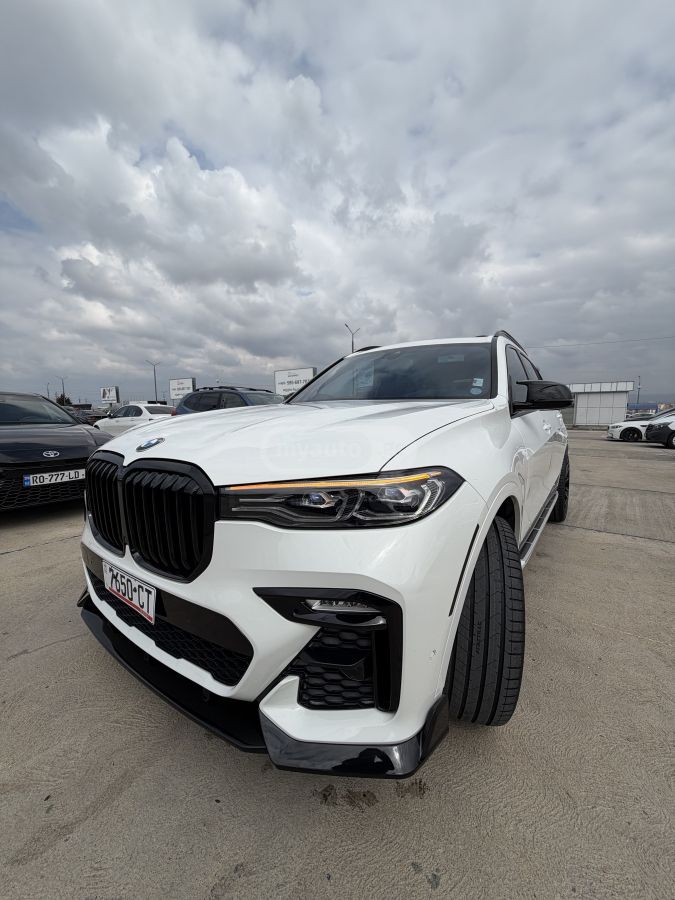 BMW xDrive40i 4dr All-Wheel Drive — миниатюра 8