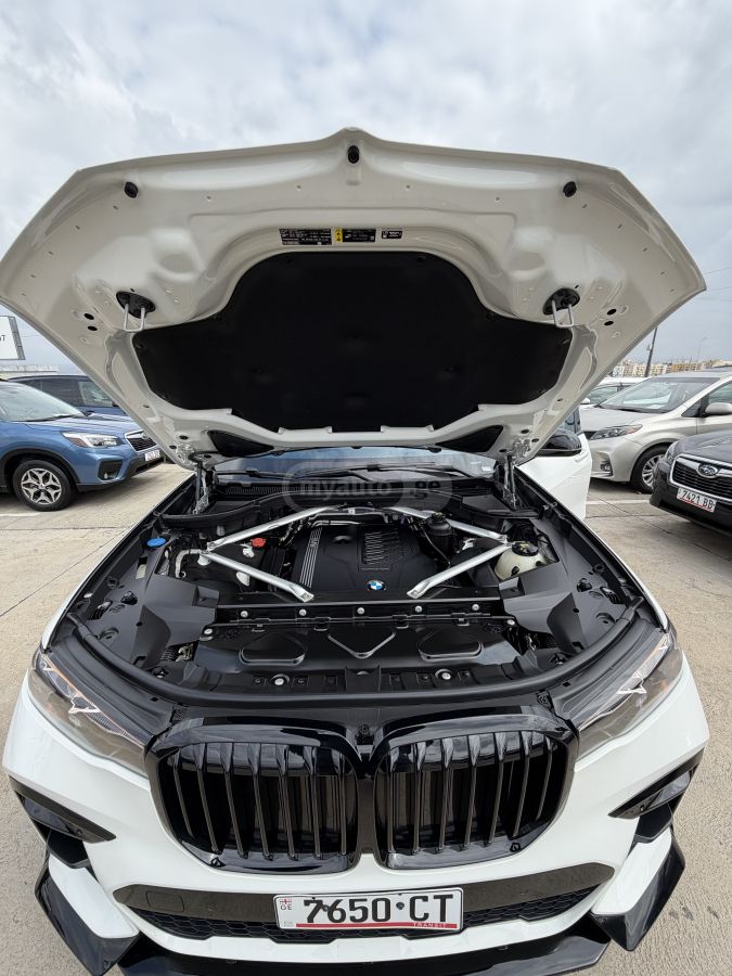 BMW xDrive40i 4dr All-Wheel Drive — миниатюра 9