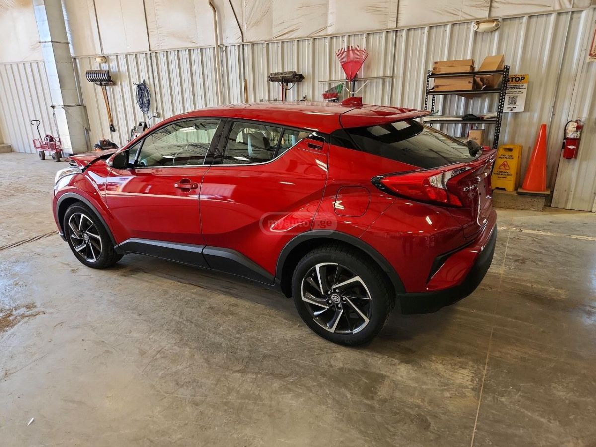 Toyota CHR - фото 1