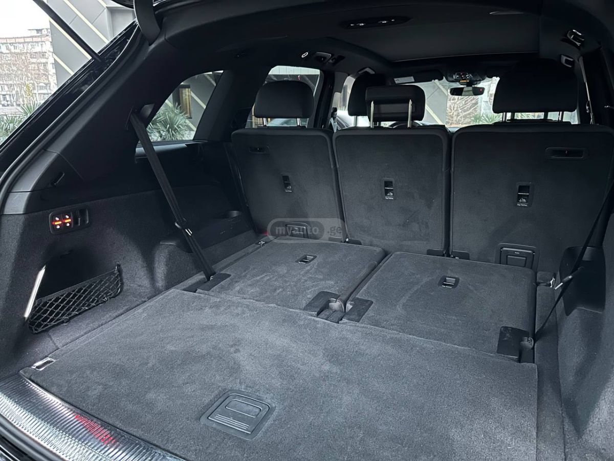Audi Q7 - фото 10
