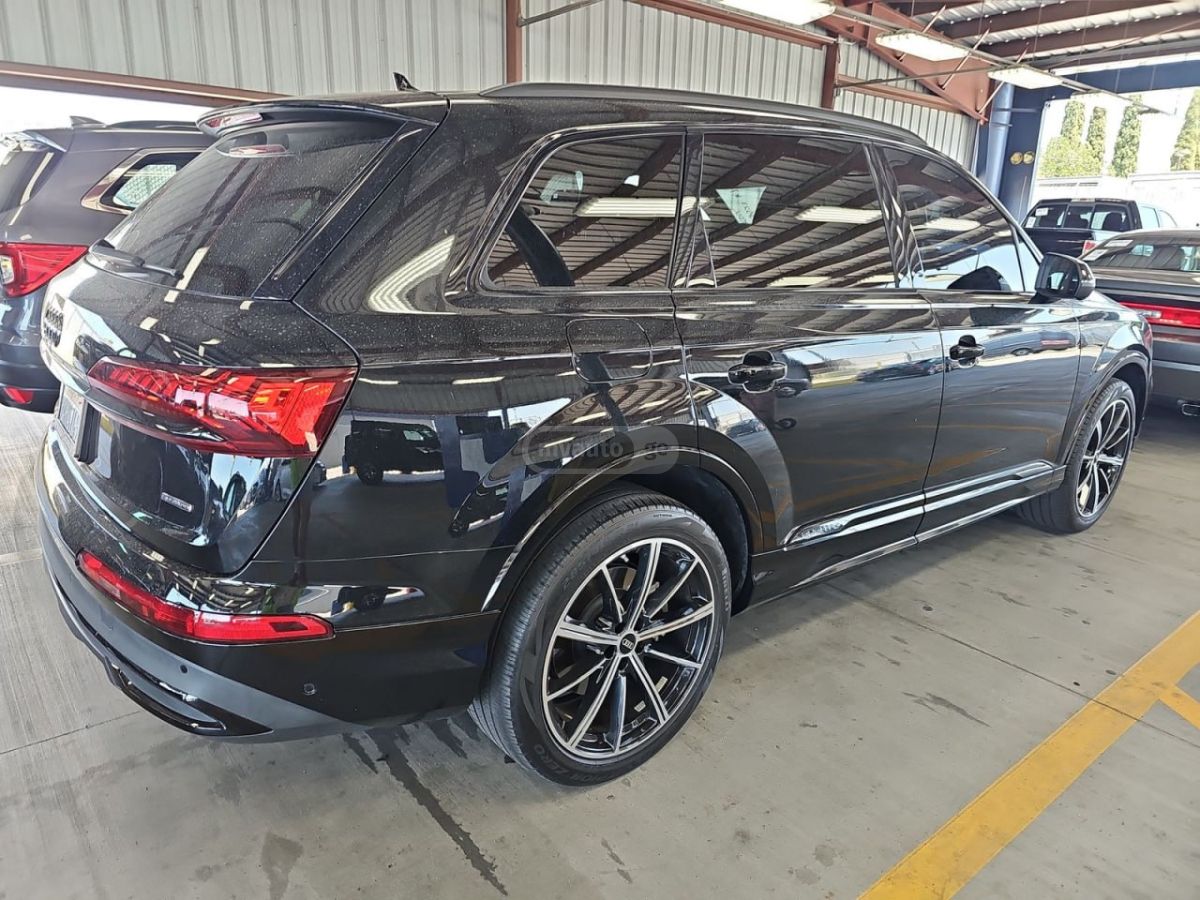 Audi Q7 - фото 13