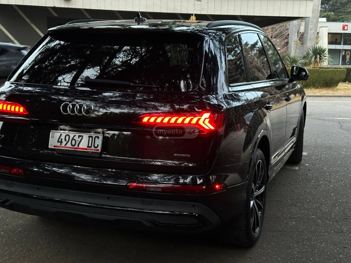 Audi Q7 - фото 4