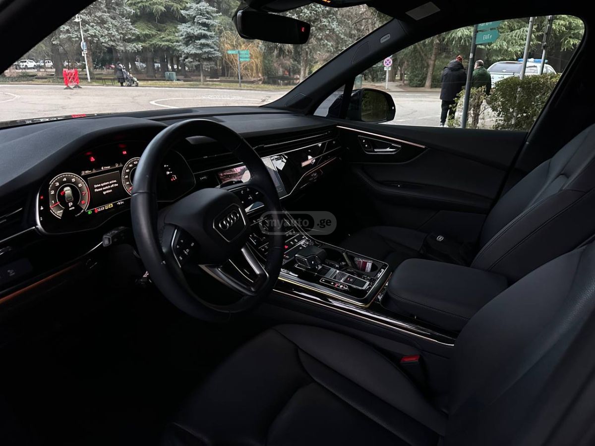 Audi Q7 - фото 6