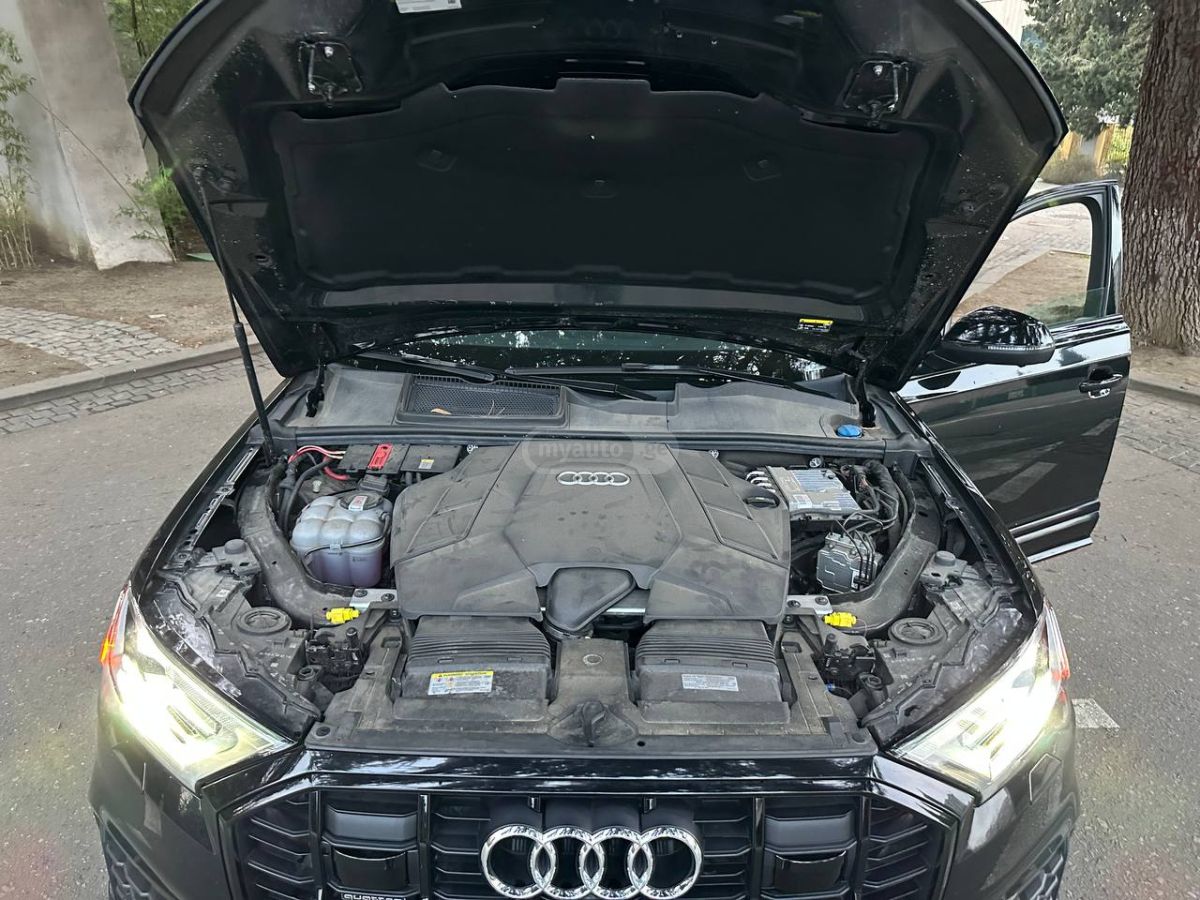 Audi Q7 - фото 9
