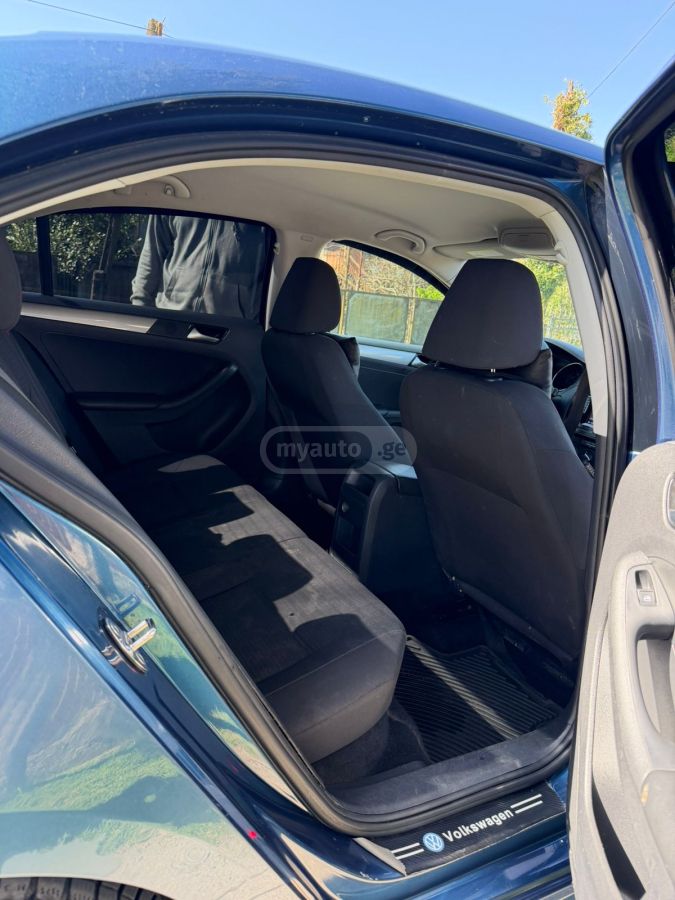Volkswagen Jetta - фото 7