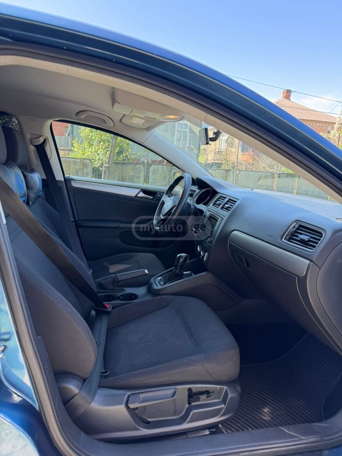 Volkswagen Jetta - фото 8