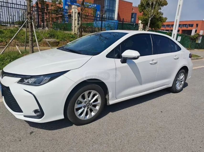 Toyota Corolla Fielder - фото 1