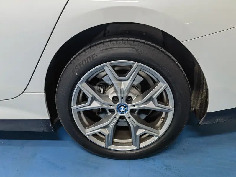 BMW I3 2023 — миниатюра 11