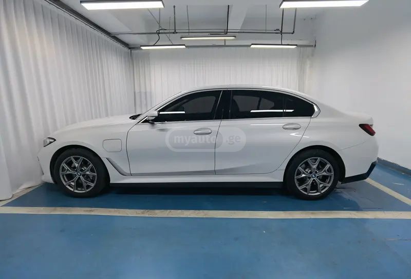 BMW I3 2023 — миниатюра 4