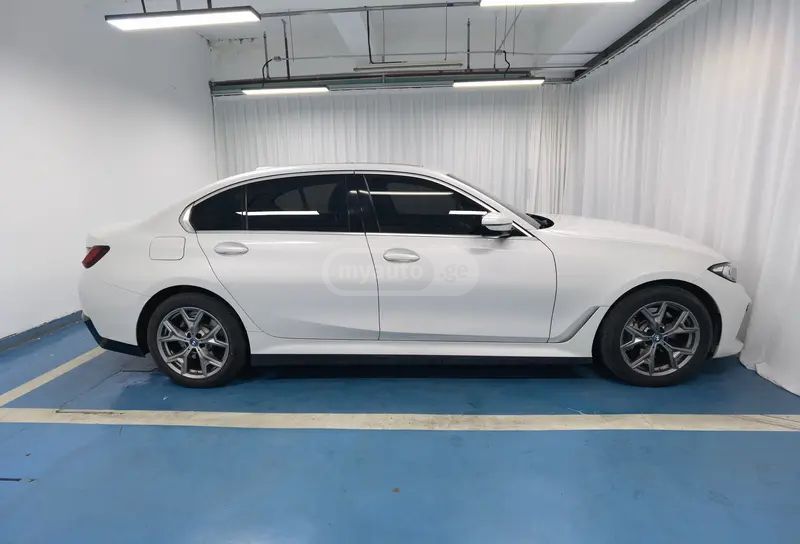 BMW I3 2023 — миниатюра 8