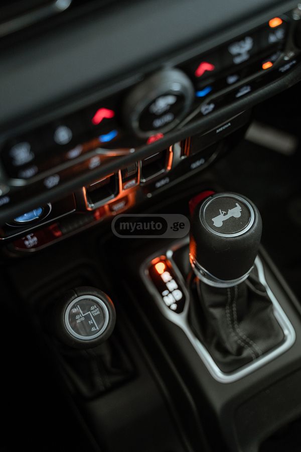 Jeep Wrangler - фото 6