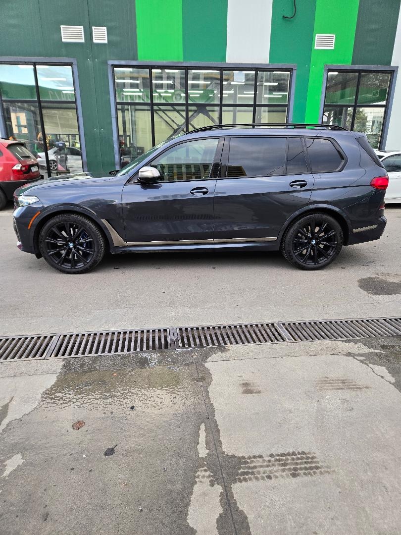BMW X7 - фото 1