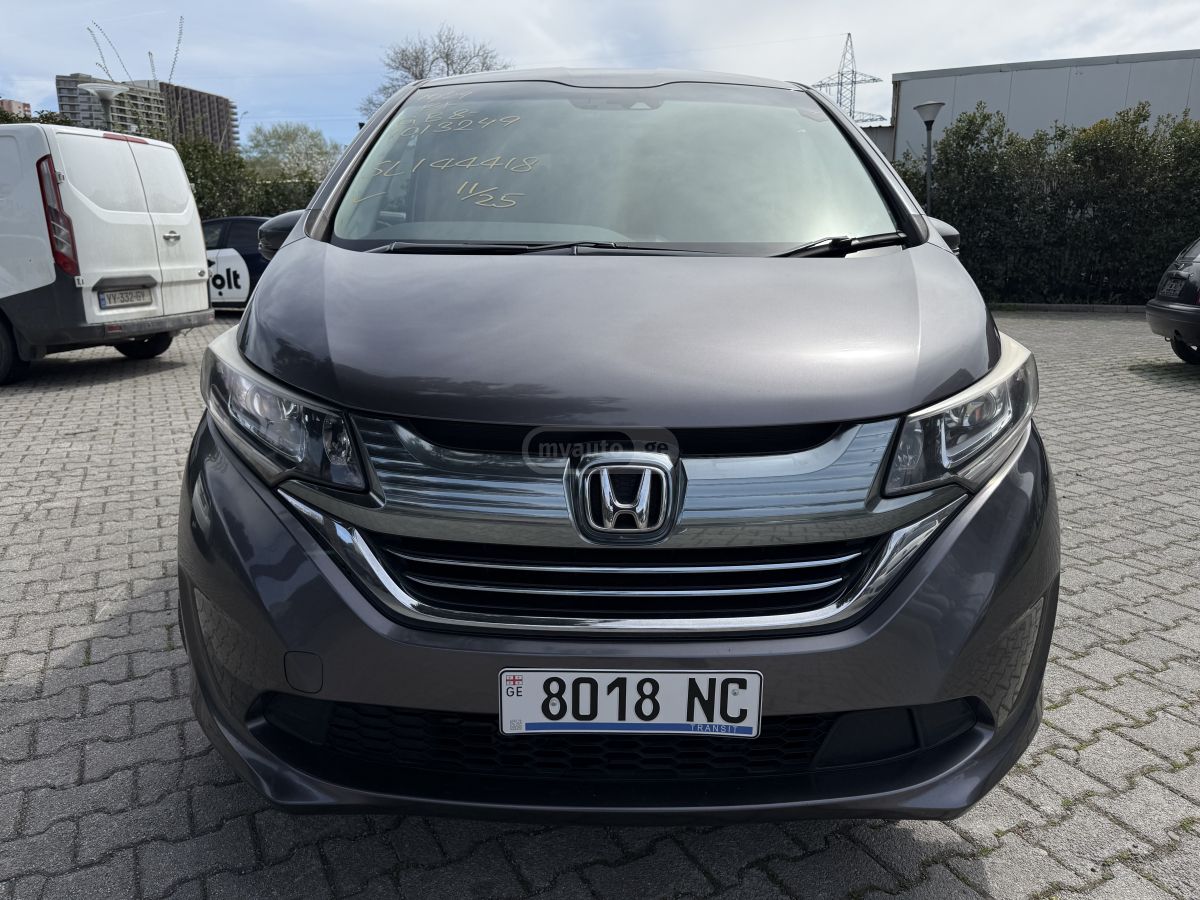 Honda Freed - фото 2