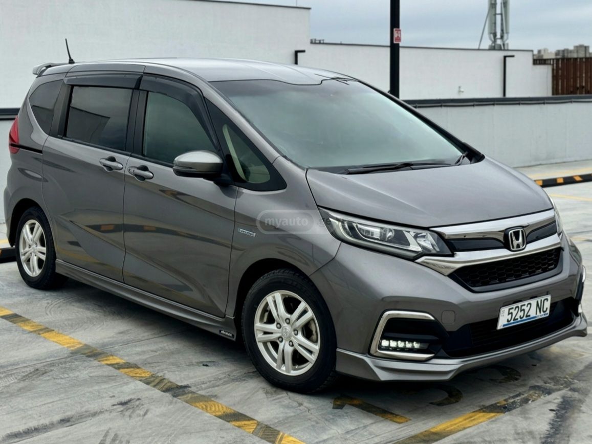 Honda Freed - фото 1