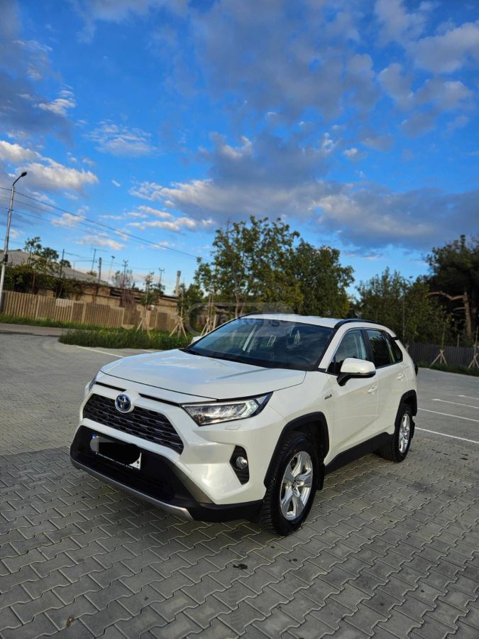 Toyota RAV 4 - фото 1