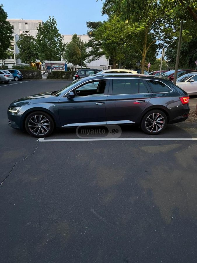 Skoda Superb - фото 14