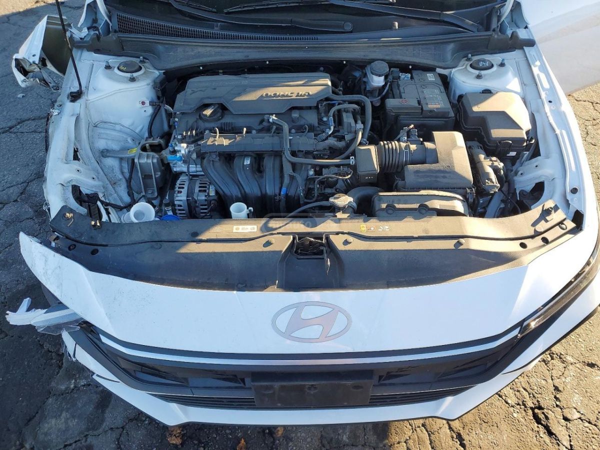 Hyundai Elantra - фото 10