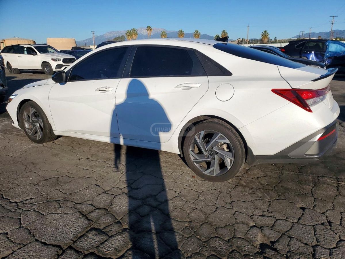 Hyundai Elantra - фото 2