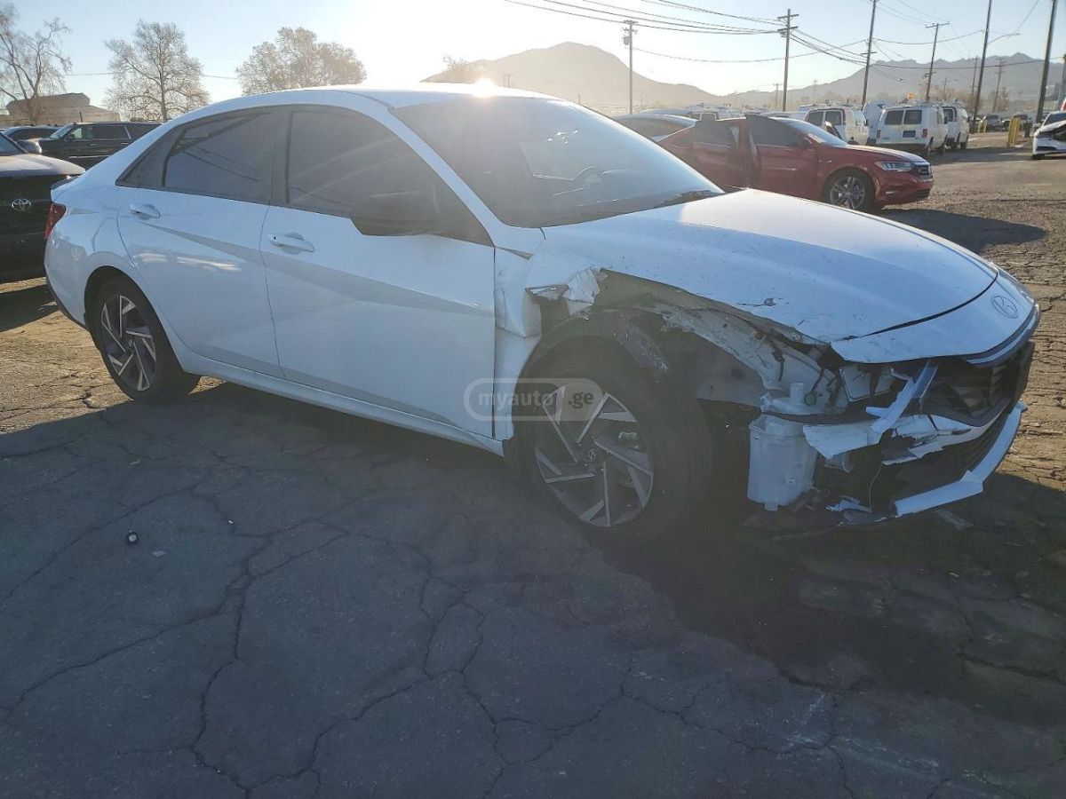 Hyundai Elantra - фото 4