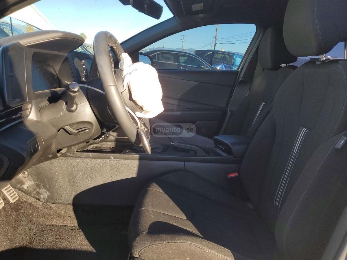 Hyundai Elantra - фото 7