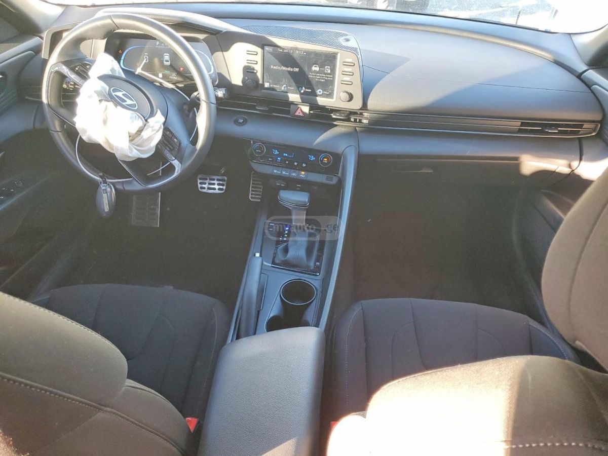 Hyundai Elantra - фото 8